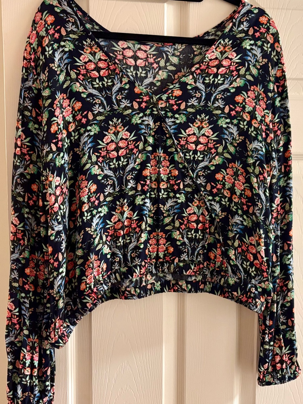 LOFT BLACK Floral V-Neck Long-Sleeve Top with Pink & Green Flowers NWOT SIZE L